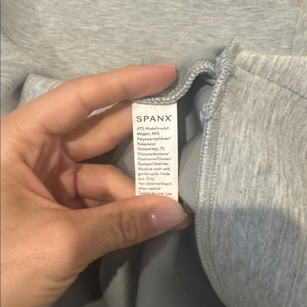 SPANX Sweatshirt Women S Light Gray Crewneck Soft Hard To Find - Picture 8 of 8